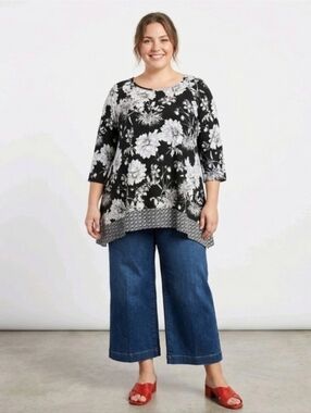 Karen Kane Tunic Top Size 2X Black White Floral Knit Top Wrinkle Free